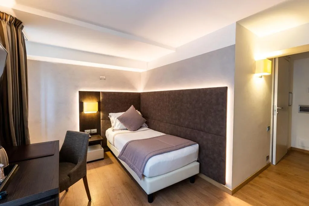 SINGLE STANDARD Room, Hotel Como, Milan