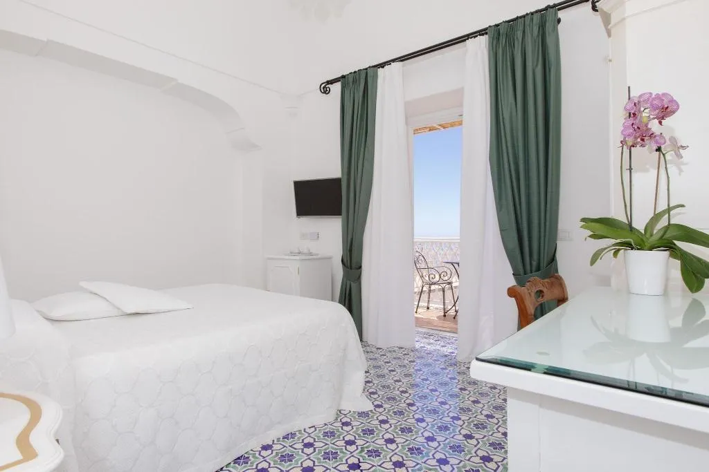 Room, La Bizantina, Naples