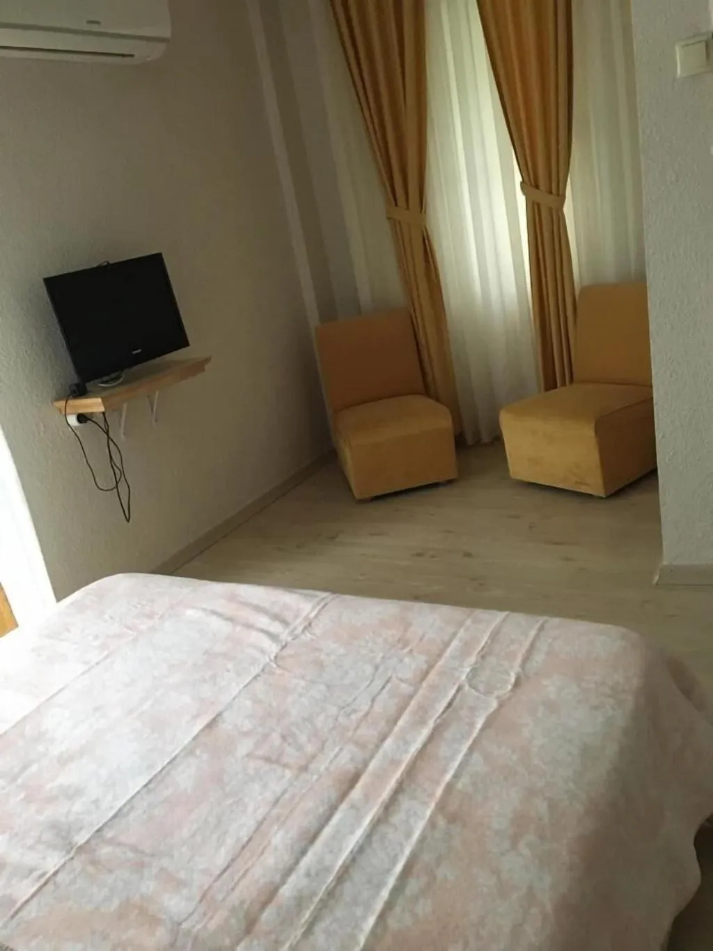 Room, Melaike, Izmir