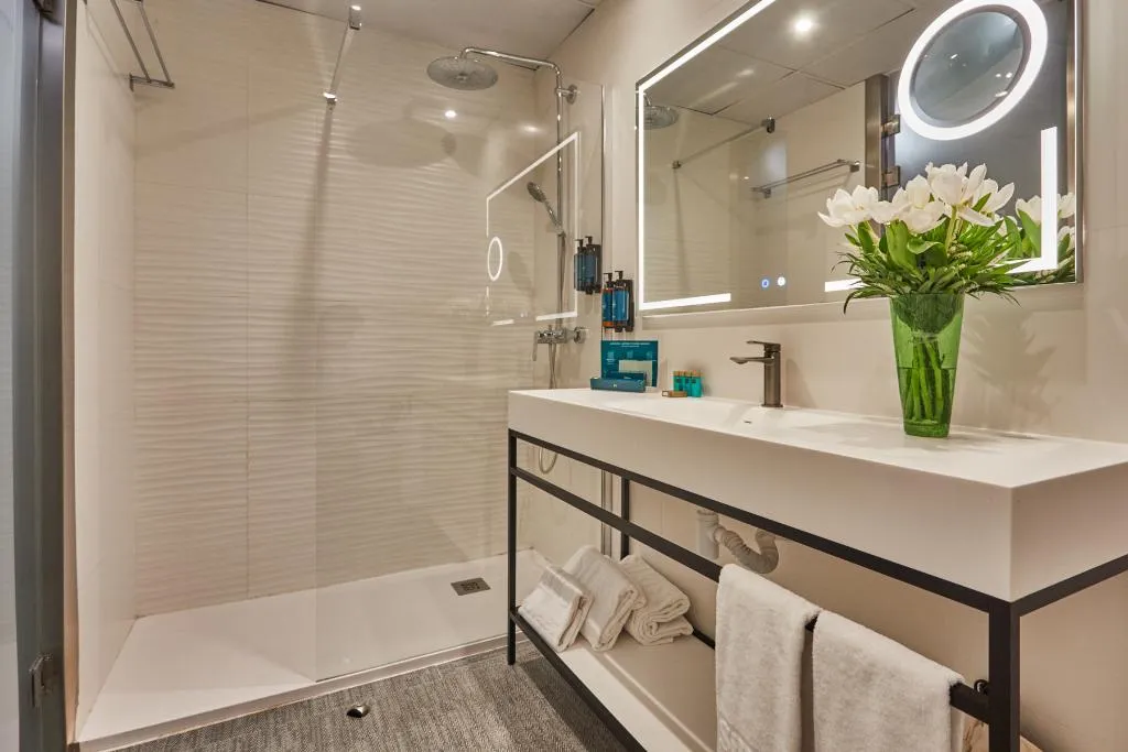 JUNIOR SUITE CAPACITY 1 Room, Silken Puerta Valencia, Valencia
