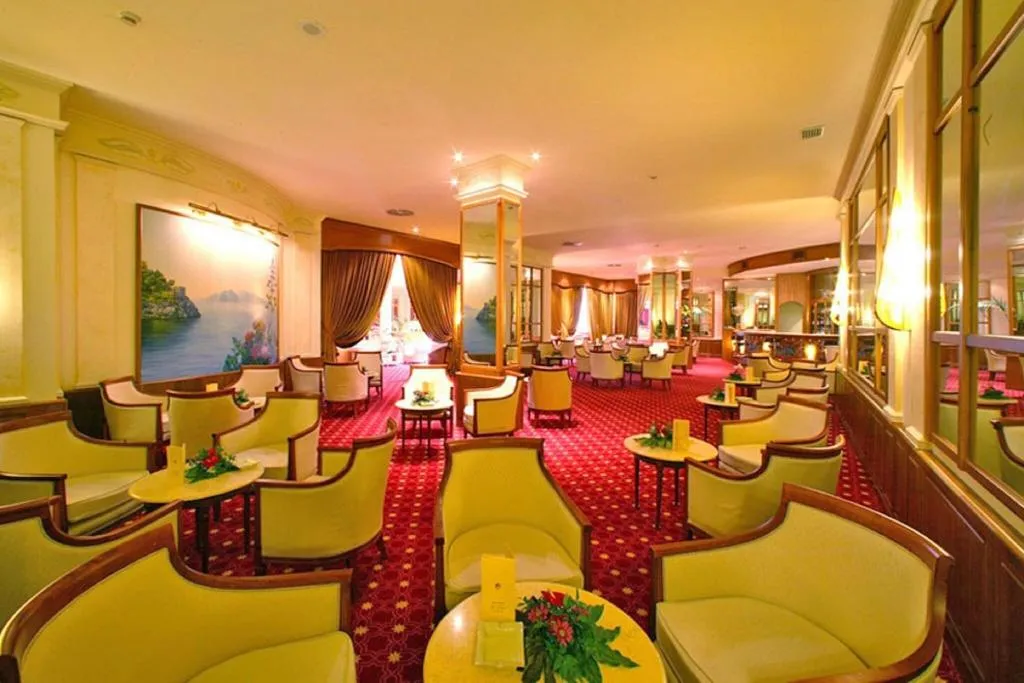 Lobby, Grand Hotel La Pace, Naples