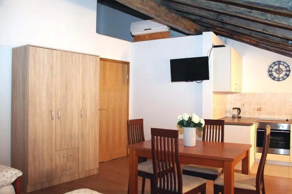 Room, Old Theatre Rooms And Apartments, Split
