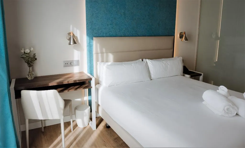 DOUBLE WITH BALCONY Room, Arya Stadium Hotel, Barcelona