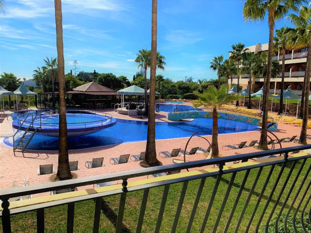 TWIN DELUXE POOL VIEW Room, Hotel Baia Grande, Algarve