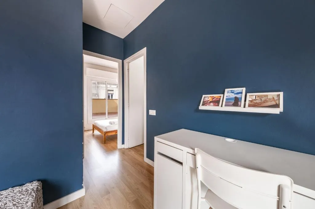 APARTMENT CAPACITY 5 THREE BEDROOM Room, Ainb Barcelona Sants Apartments, Barcelona