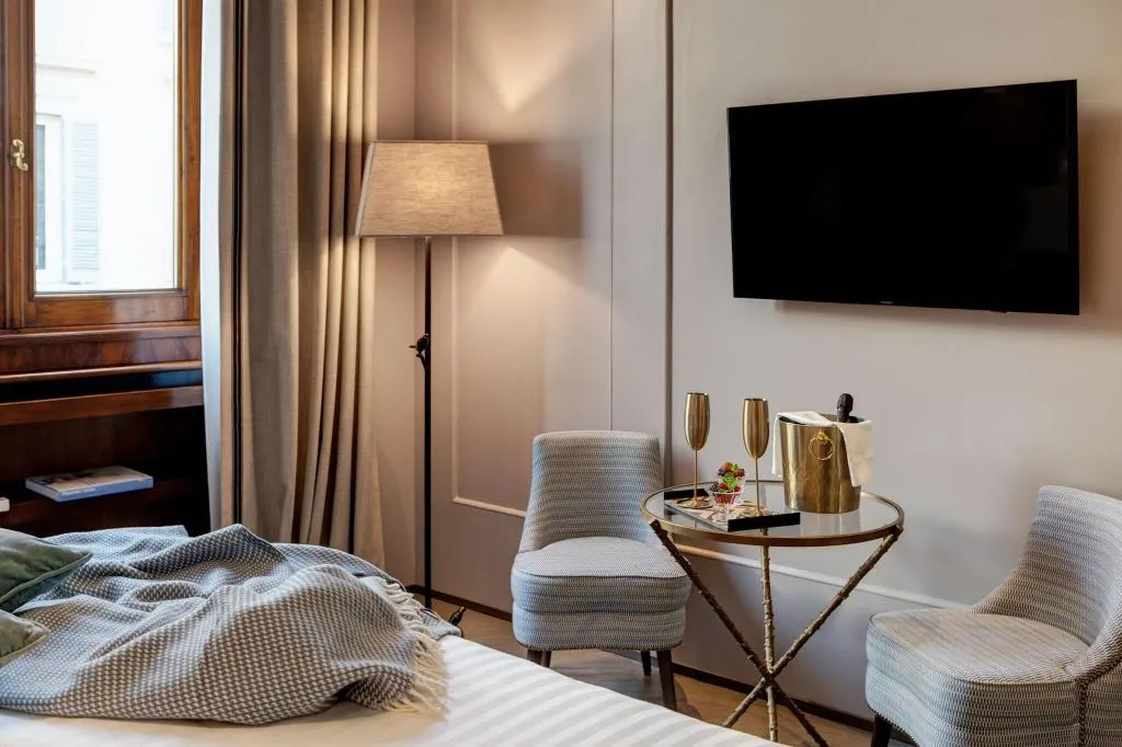 DOUBLE SUPERIOR QUEEN BED Room, Singer Palace Hotel, Rome
