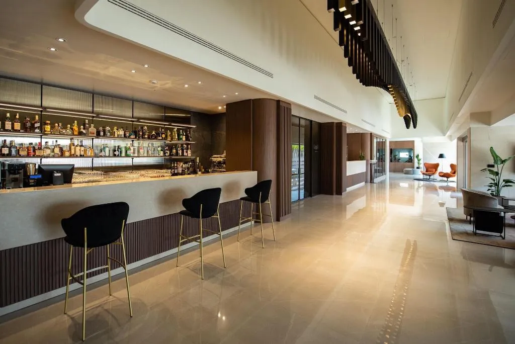 Bar, Gold Tower Lifestyle Hotel, Naples