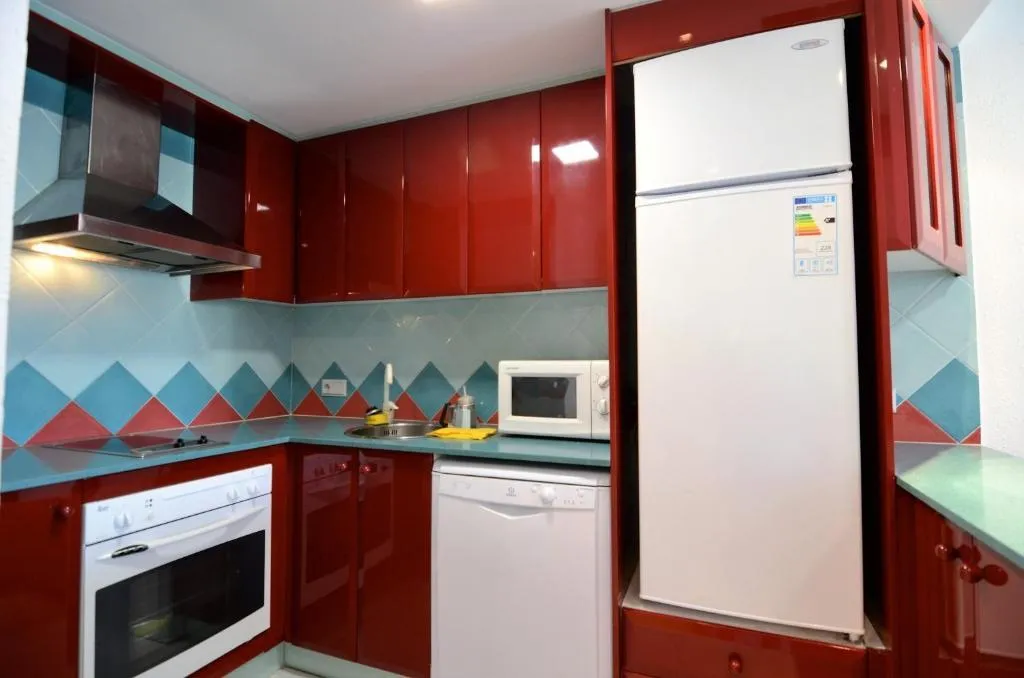 APARTMENT CAPACITY 6 THREE BEDROOM Room, Illa Mar d'Or, Costa Brava