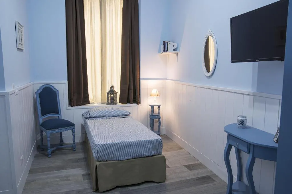 Room, Dimora Partenopea, Naples