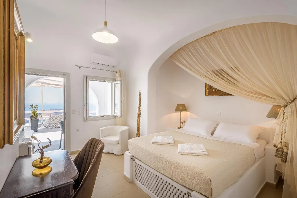 Double or Twin SUPERIOR Room, Avianto Luxury Suites, Santorini