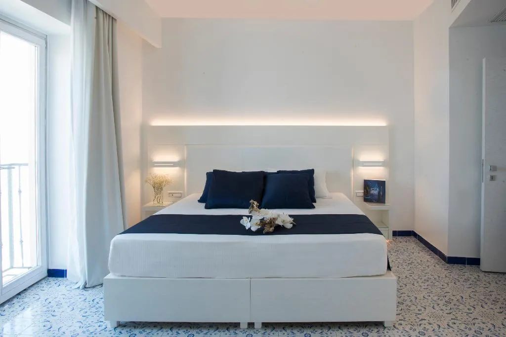 JUNIOR SUITE STANDARD Room, Lloyd's Baia, Naples