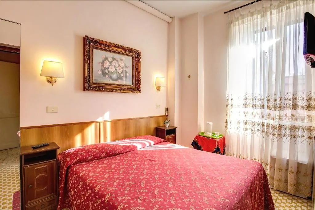 Room, B&B Millyhouse, Naples