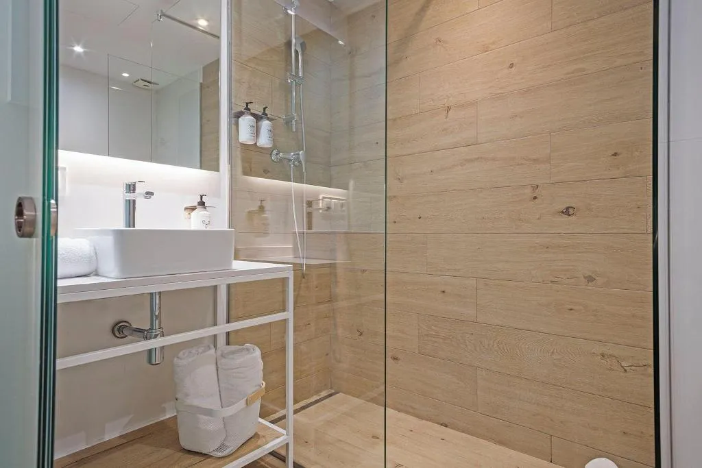 DOUBLE SINGLE USE WITH DOUBLE BED Room, Bcn Montjuic, Barcelona