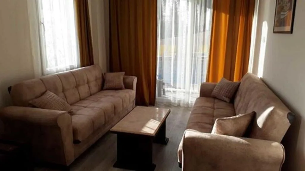 Room, Melis, Izmir
