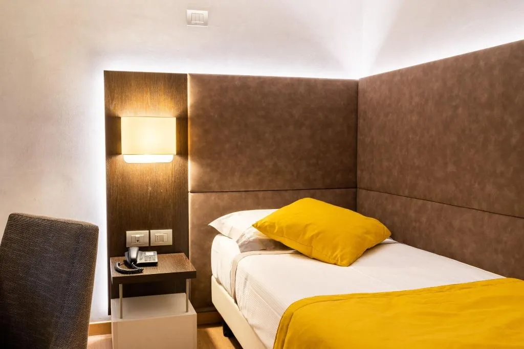 SINGLE STANDARD Room, Hotel Como, Milan