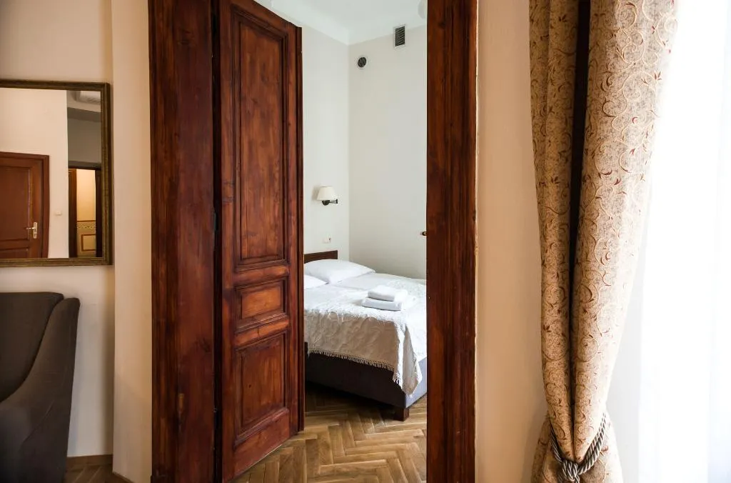 APARTMENT CAPACITY 4 TWO BEDROOMS Room, Aparthotel Basztowa, Krakow