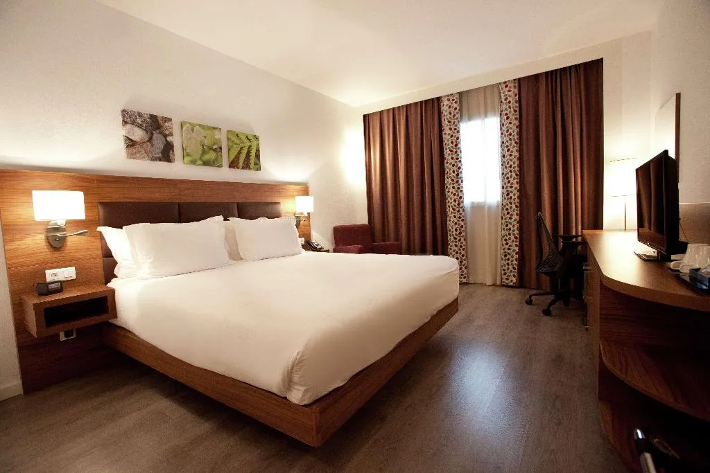 DOUBLE KING SIZE BED Room, Hilton Garden Inn Málaga, Costa Del Sol