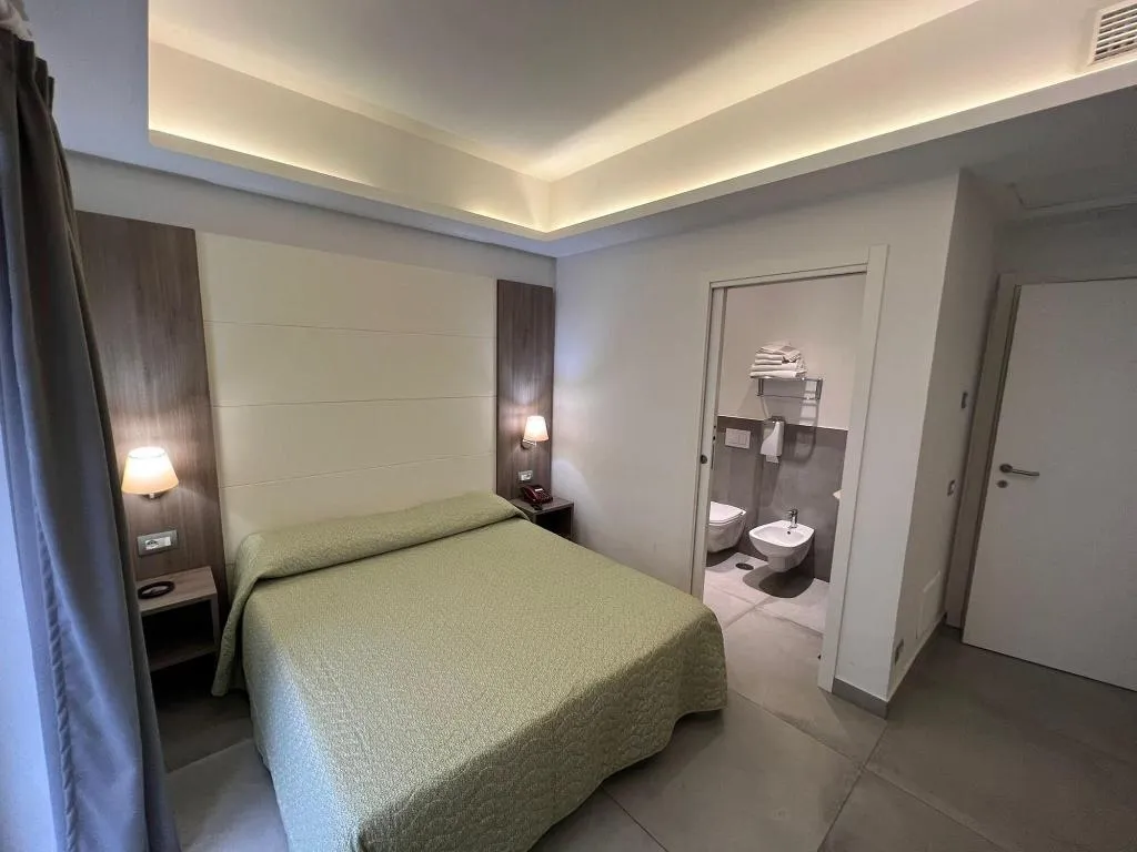 Room, Hotel La Mela, Naples