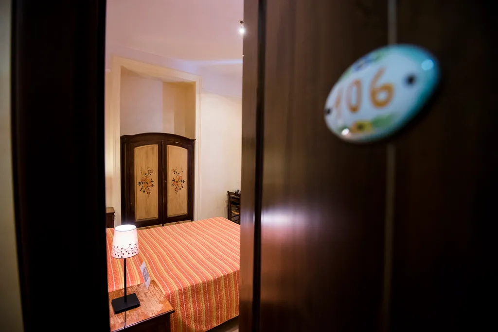 Room, Schilizzi, Naples