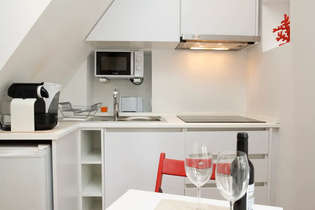 APARTMENT SUPERIOR Room, Alfama Yellow House, Lisbon