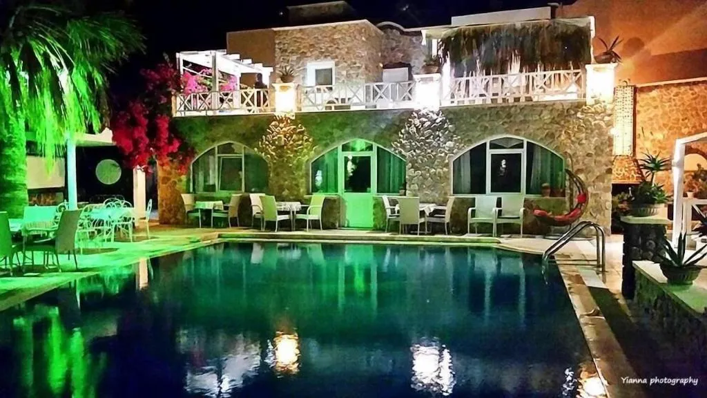 Sports and Entertainment, Atalos Suites, Santorini