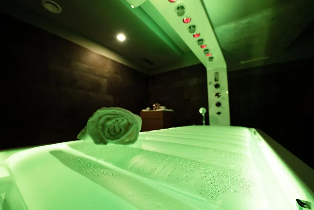 Sports and Entertainment, Gold Tower Lifestyle Hotel, Naples