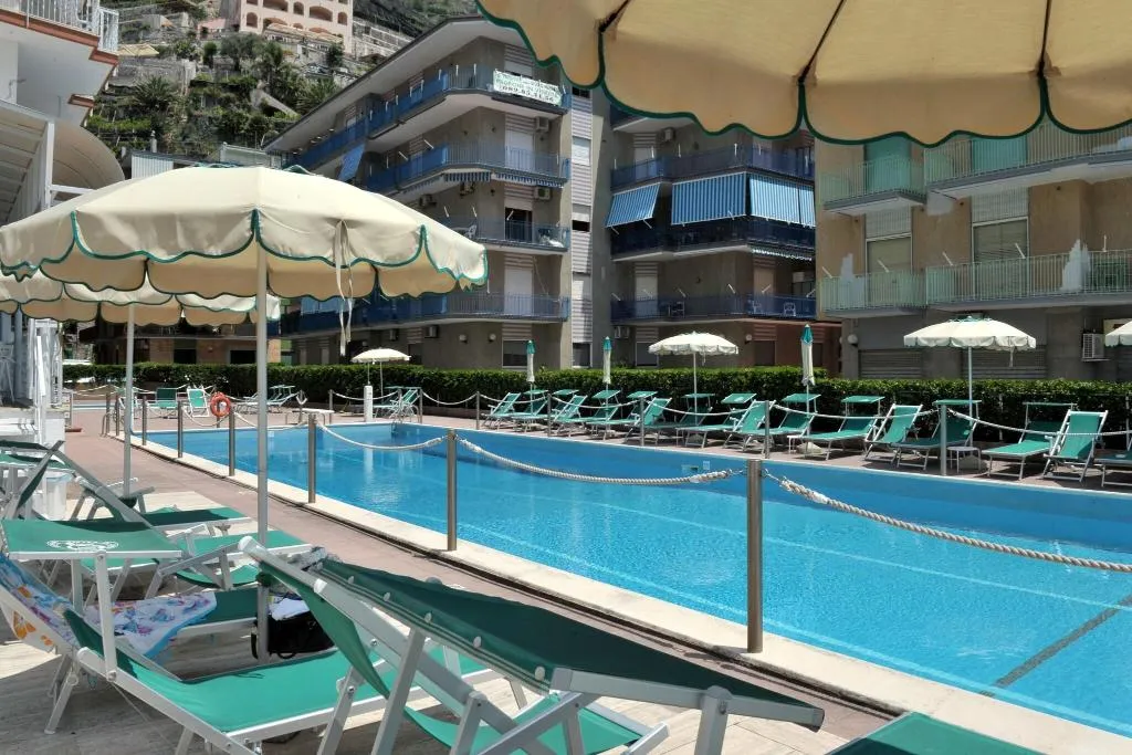 Pool, Pietra Di Luna, Naples