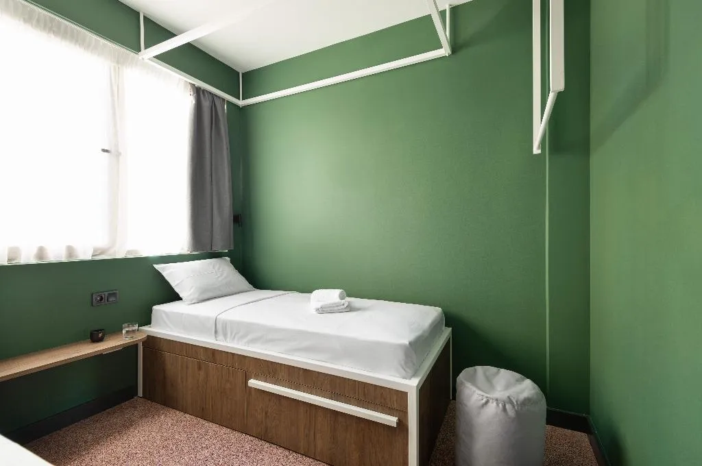 TWIN BASIC Room, Zeus Is Loose, Halkidiki
