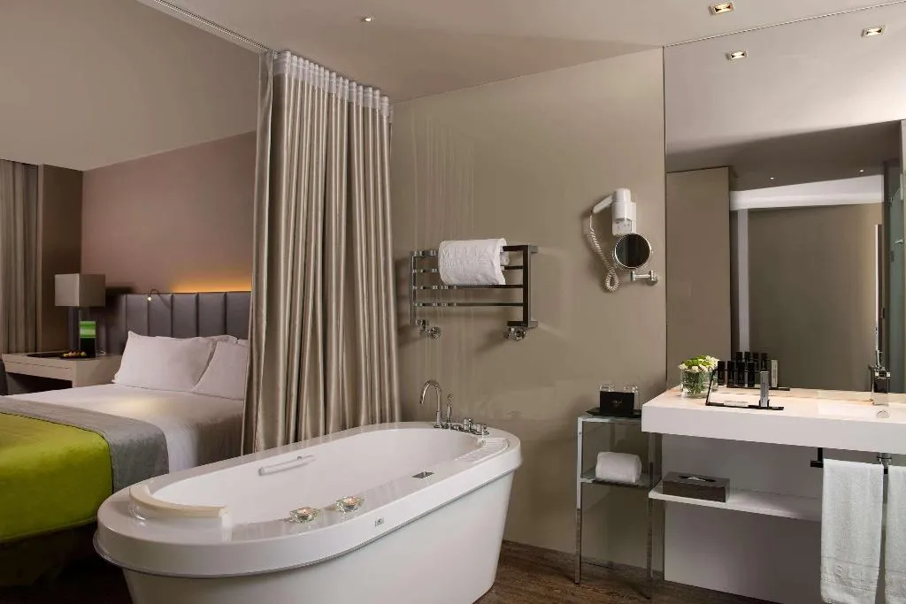 JUNIOR SUITE STANDARD Room, Melia Braga, Porto