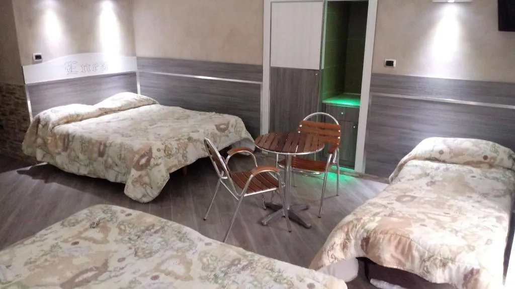 Room, Pensione Enea, Naples