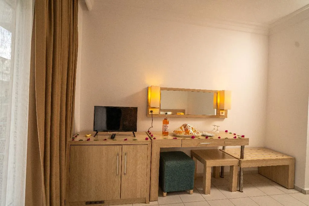 QUADRUPLE STANDARD Room, Malibu Resort Hotel, Antalya