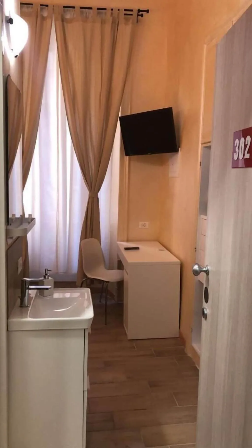 Room, Trinity Luxury Rooms, Rome