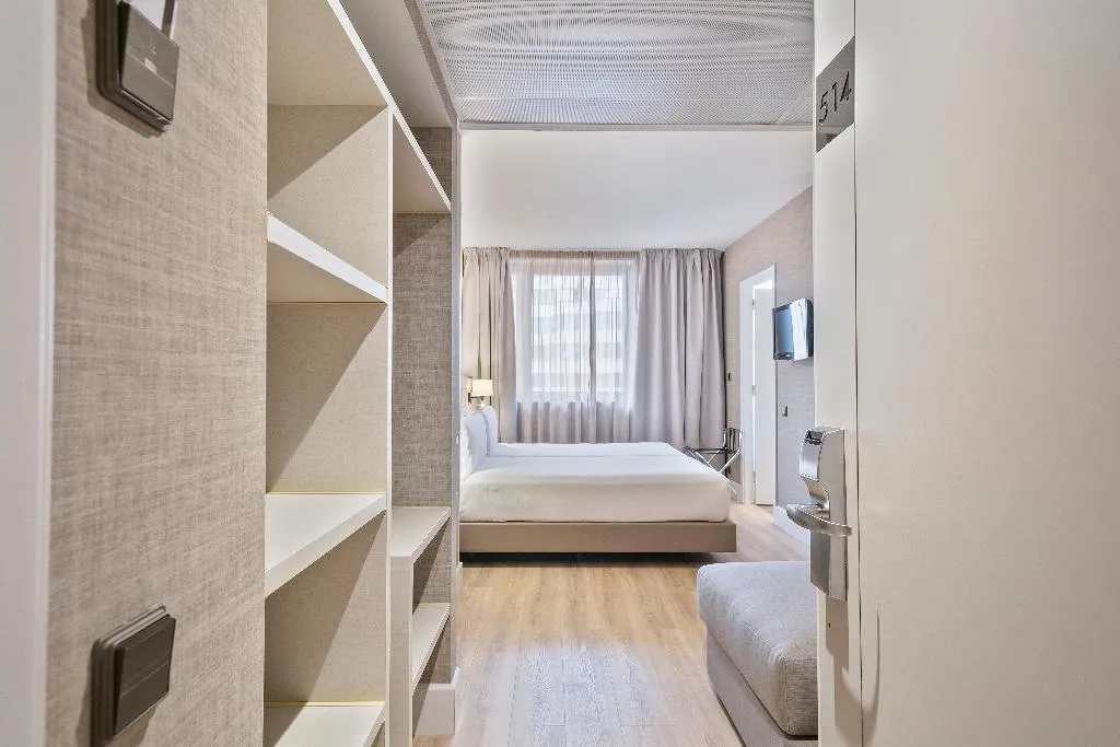 TRIPLE SUPERIOR Room, Acta City 47, Barcelona
