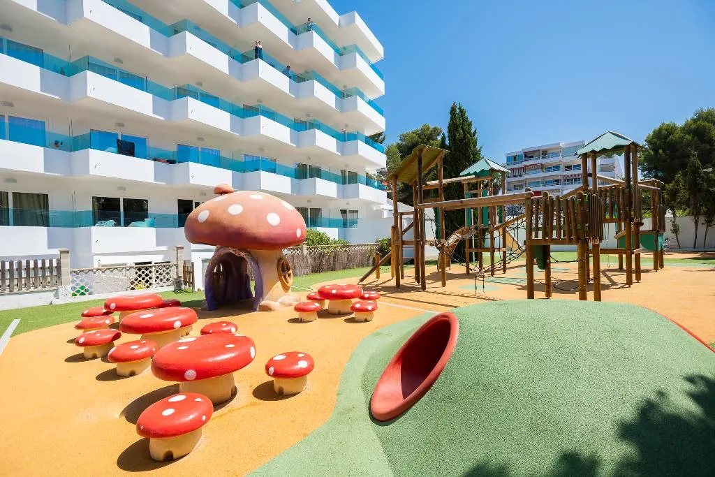 Sports and Entertainment, Globales Costa de la Calma, Majorca