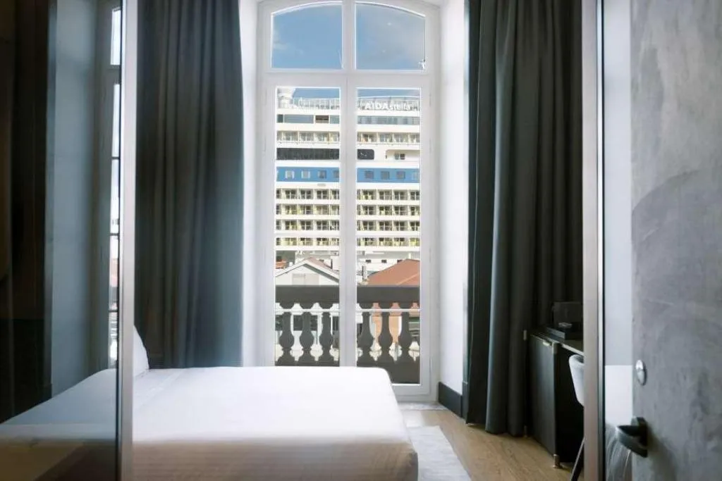 Room, The Editory Riverside Santa Apolonia Hotel, Lisbon