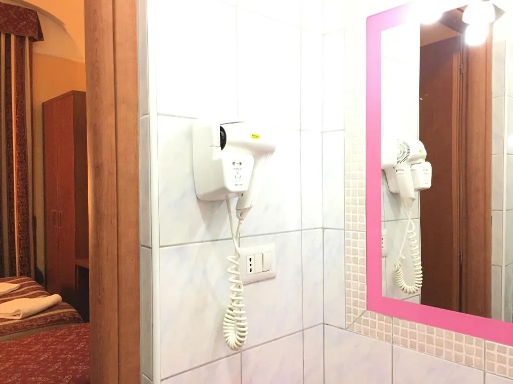 Room, Lam Guest House, Naples