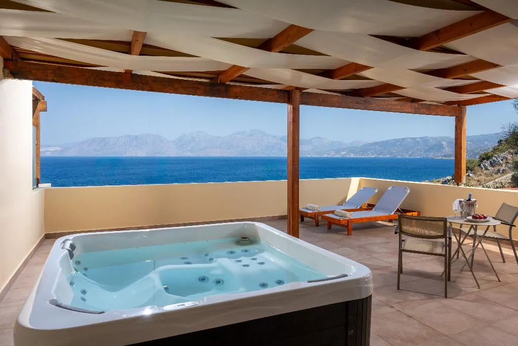 SUITE WITH JACUZZI Room, Miramare Resort & Spa, Crete