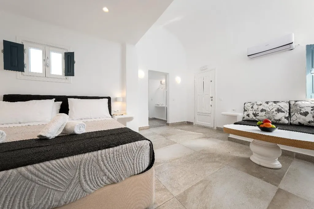 JUNIOR SUITE SEA VIEW WITH PRIVATE POOL Room, Amaze Suites, Santorini