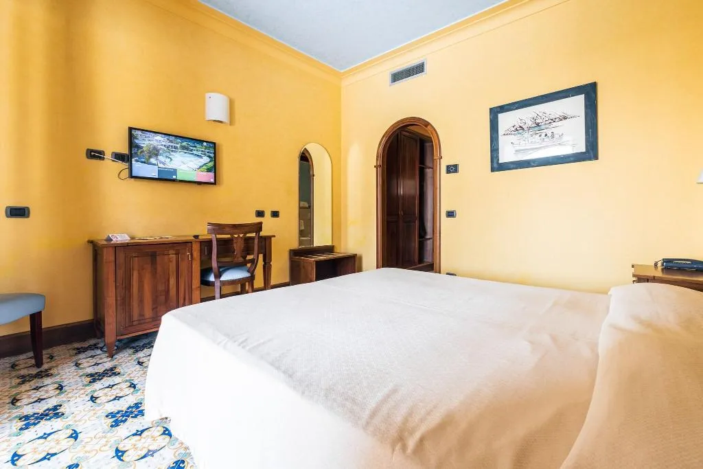 Room, Aktea, Catania
