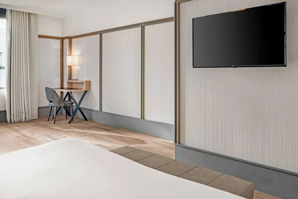 DOUBLE SUPERIOR KING BED Room, AC Madrid Avenida de America, Madrid