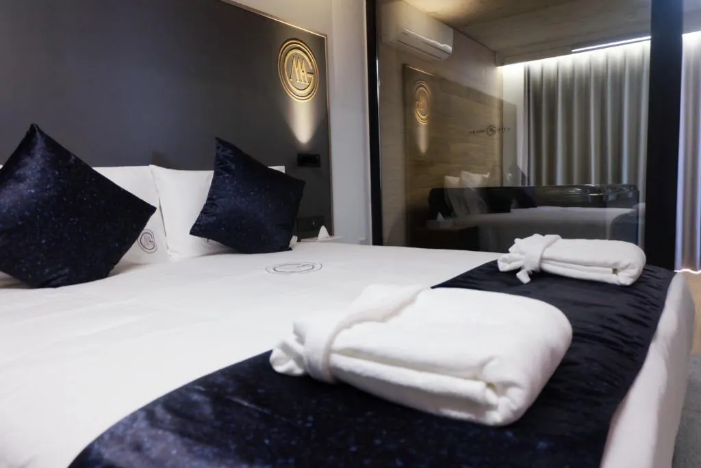 SUITE WITH JACUZZI Room, Grands Suites Hotel Residences & Spa, Malta