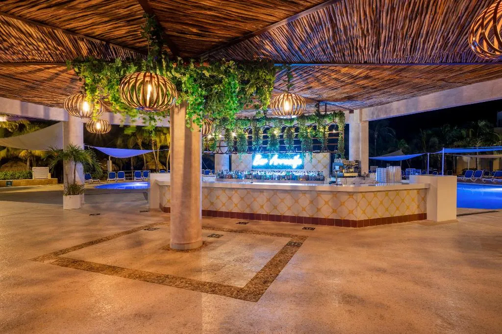 Bar, Viva Maya by Wyndham, Trademark All-Inclusive, Cancun Area