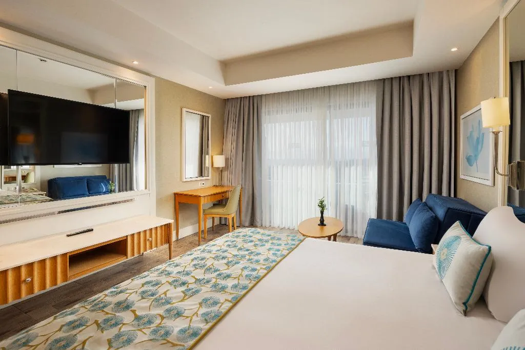 SUITE SIDE SEA VIEW Room, Titanic Deluxe Lara, Antalya