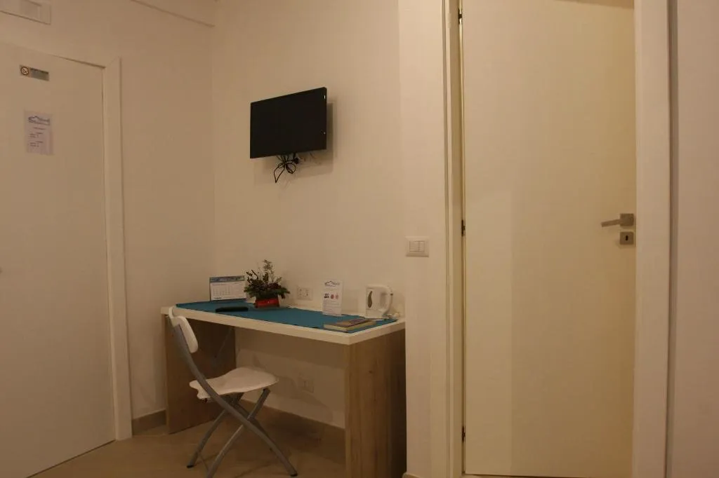 Room, Base Napoli B&B, Naples