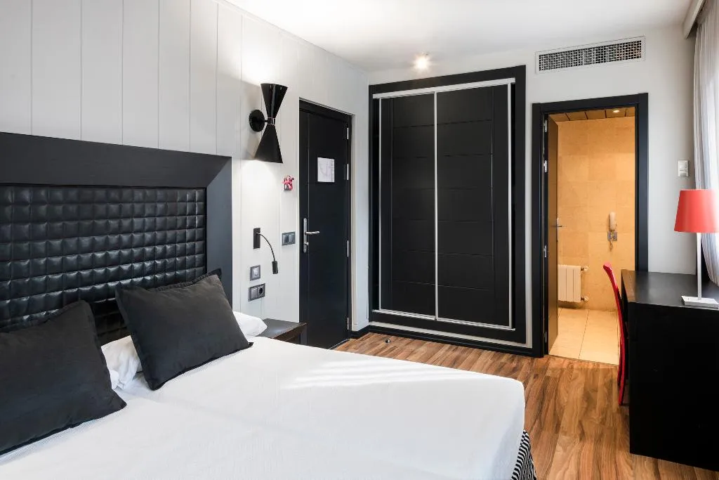 DOUBLE SINGLE USE STANDARD Room, Salles Hotel Aeroport de Girona, Costa Brava