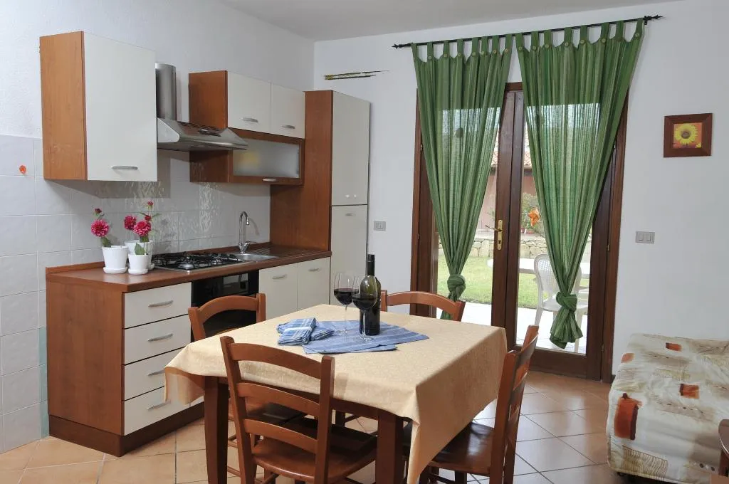 APARTMENT CAPACITY 6 Room, Complessi Residenziali Le Canne e Le Canne Mare, Olbia