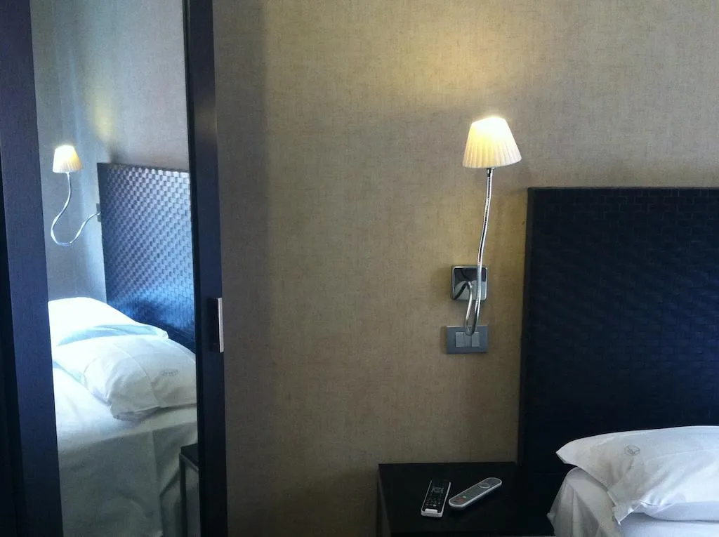 Room, MH Design, Naples
