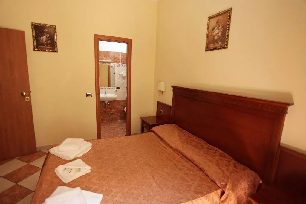SINGLE STANDARD Room, Elegance, Naples