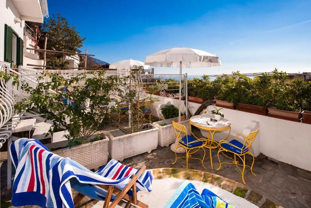 Terrace, Hotel Villa Delle Palme, Naples