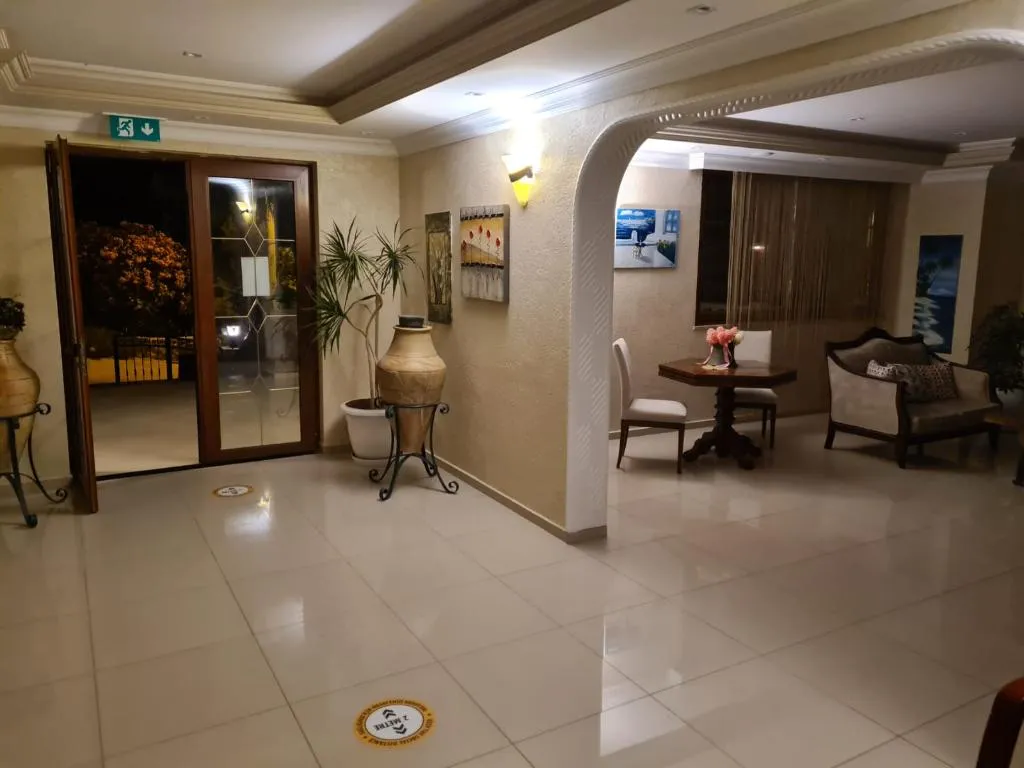 Lobby, Celay, Dalaman